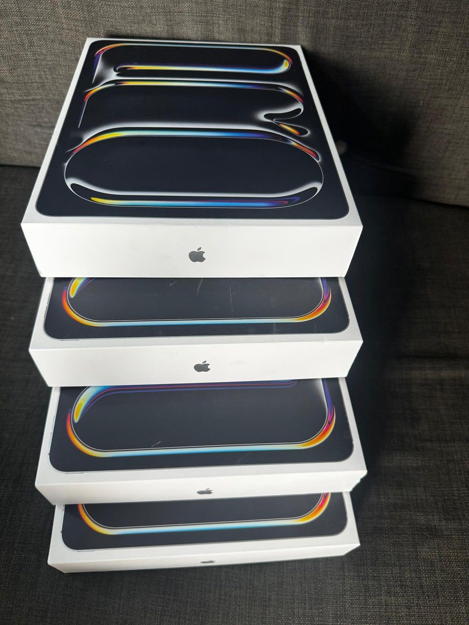 *Brand new iPad Pro M4 non active 11 inches WIFI — Front